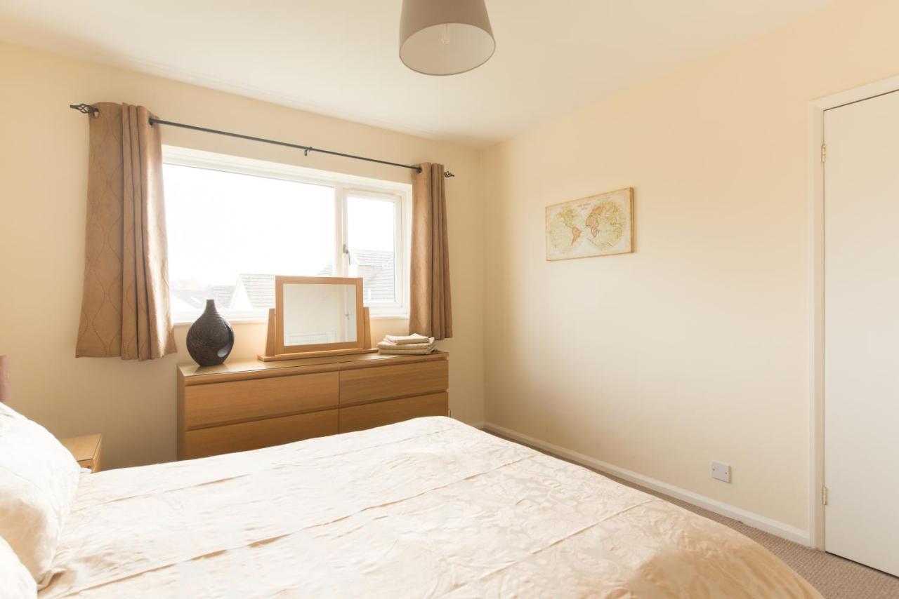 Chesterton Court Apartment Gloucester Exterior photo